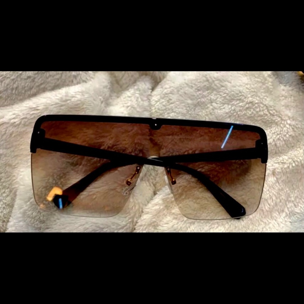 Fashion glam flat top oversized sunglasses quay
